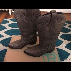 Roper women’s boots size 8, like new